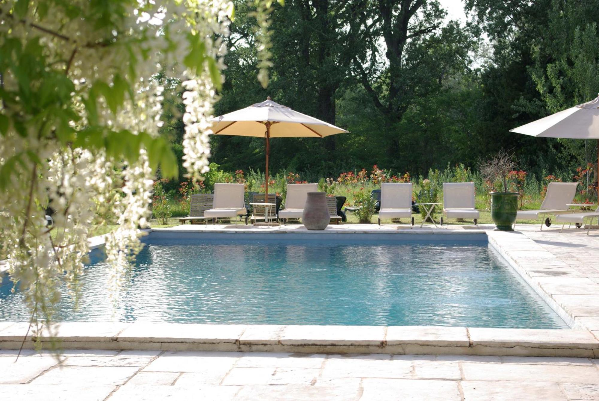Bastide Rose Hotel Le Thor Exterior photo